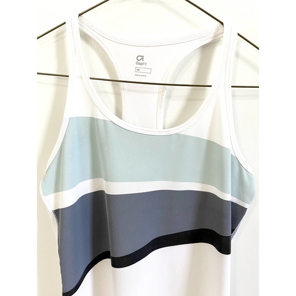 Gap Fit Workout Tank Athletic wear - Picture 3 of 8